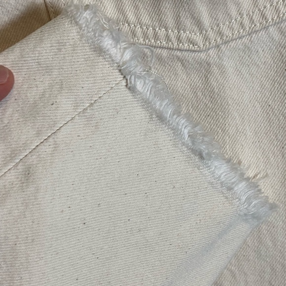 EUC LEVIS WEDGIE JEANS. FACTORY FREYED LEG HEM.SIZE 29. OFF WHITE COLORED - Picture 9 of 16